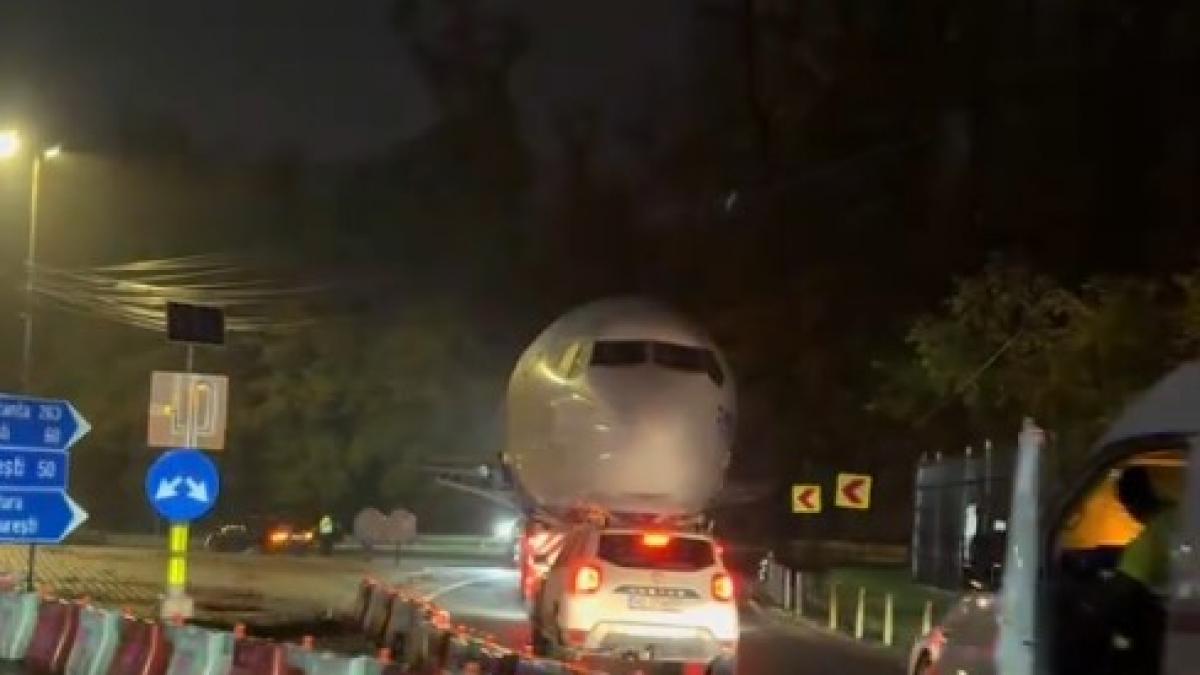 Avion demontat si transportat la Brasov – urmeaza sa devina un hotel spectaculos