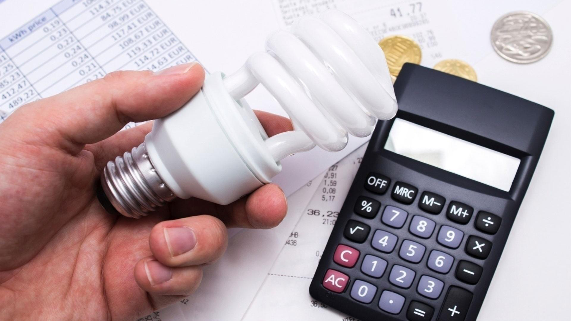 Cum sa faci economie la factura de curent – ghid complet pentru 2025