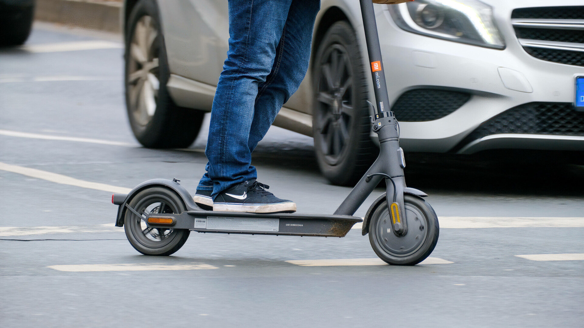 Va exista pe permisul auto o categorie pentru trotineta electrica? Ce spun autoritatile in 2025