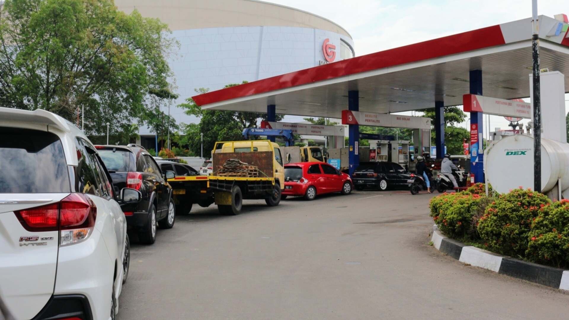 Pretul benzinei si al motorinei la 11.12.2025 – Evolutie, diferente pe benzinarii si preturi pe litru