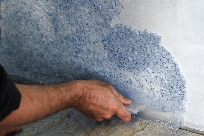 Tapet lichid aplicat in living modern