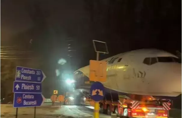 Avion transformat in hotel la Brasov