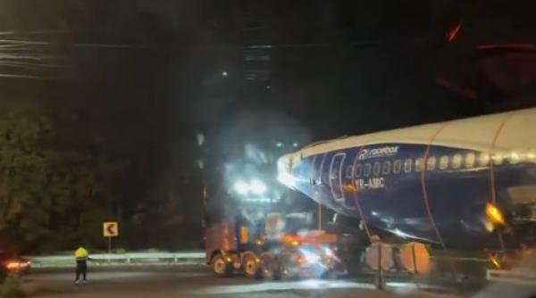 Avion demontat si transportat la Brasov