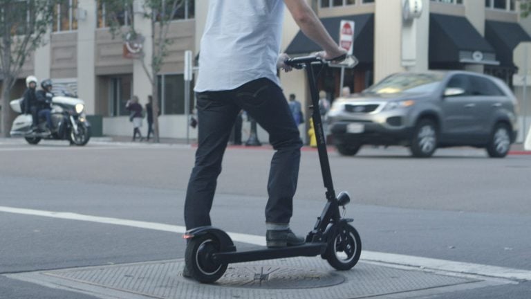Trotineta electrica in trafic