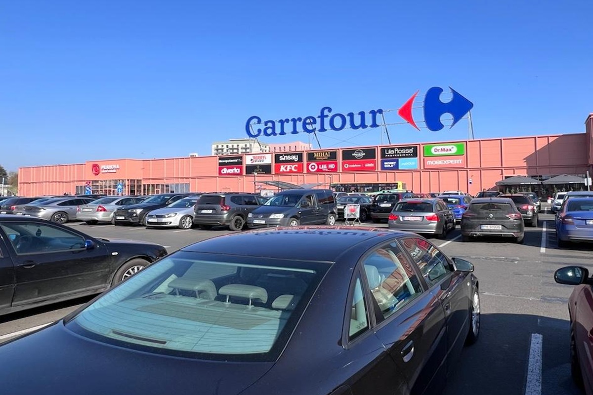 Dedeman a preluat Carrefour? 